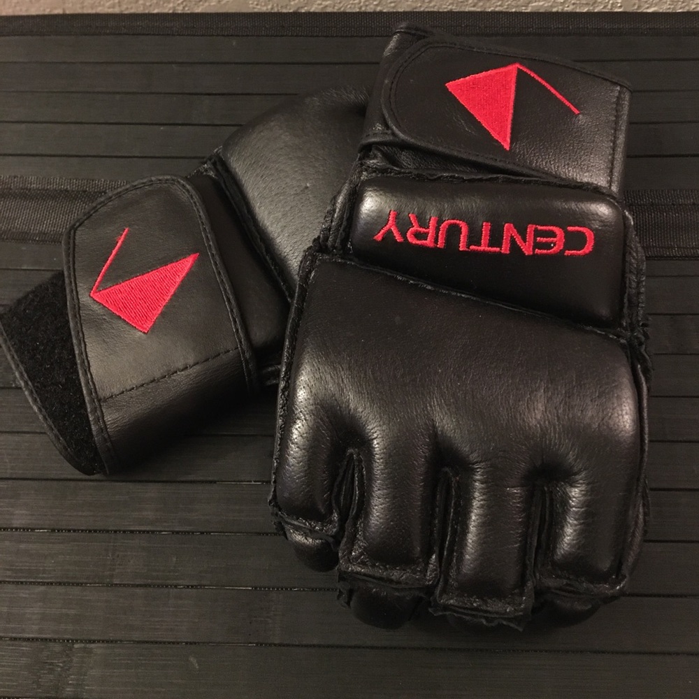 Women’s Century Kickboxing Gloves